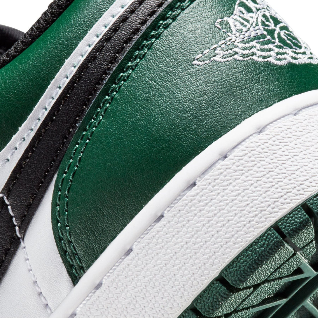 Air Jordan 1 Low GS 'Green Toe'- Streetwear Fashion - ellesey.com