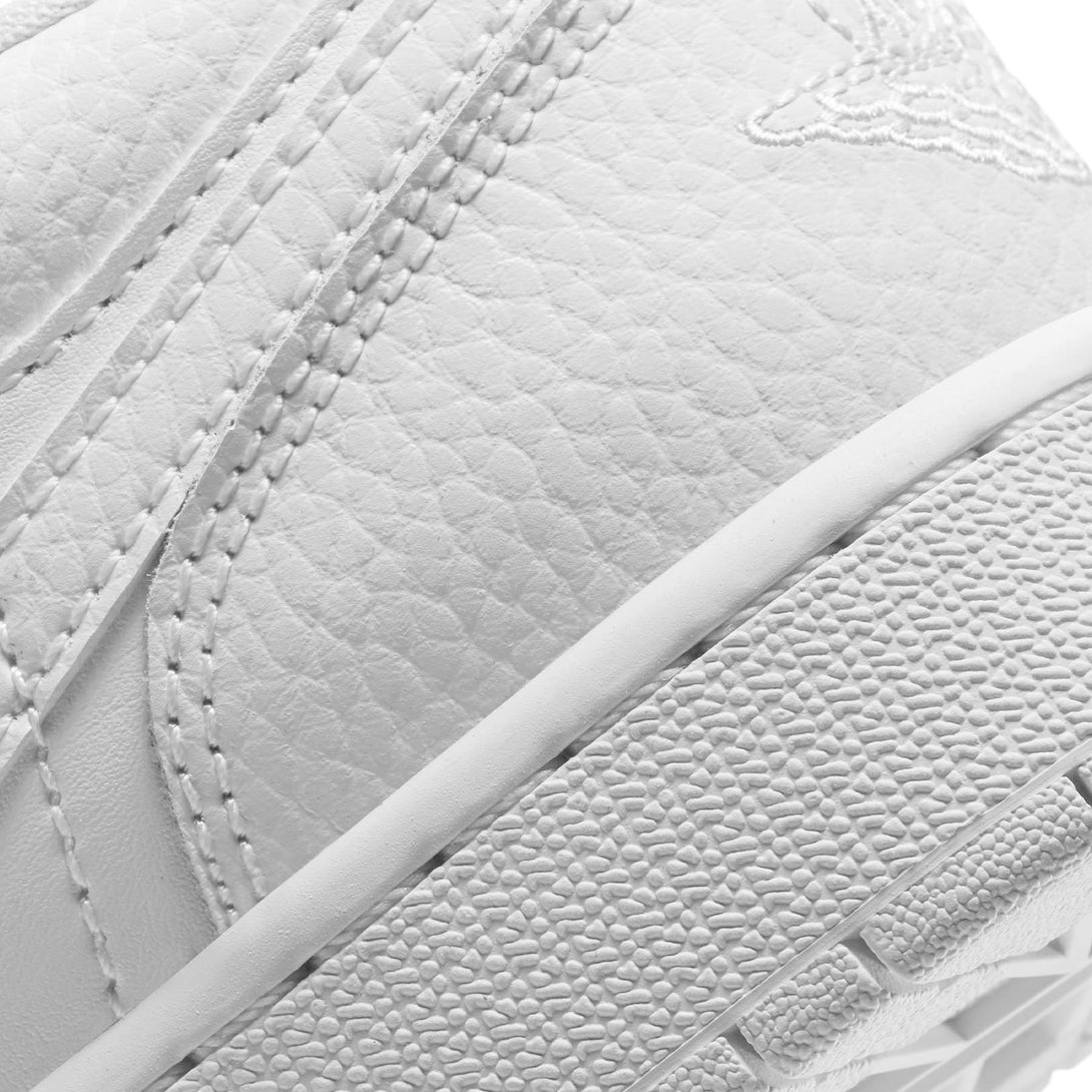 Air Jordan 1 Low GS 'Triple White'- Streetwear Fashion - ellesey.com