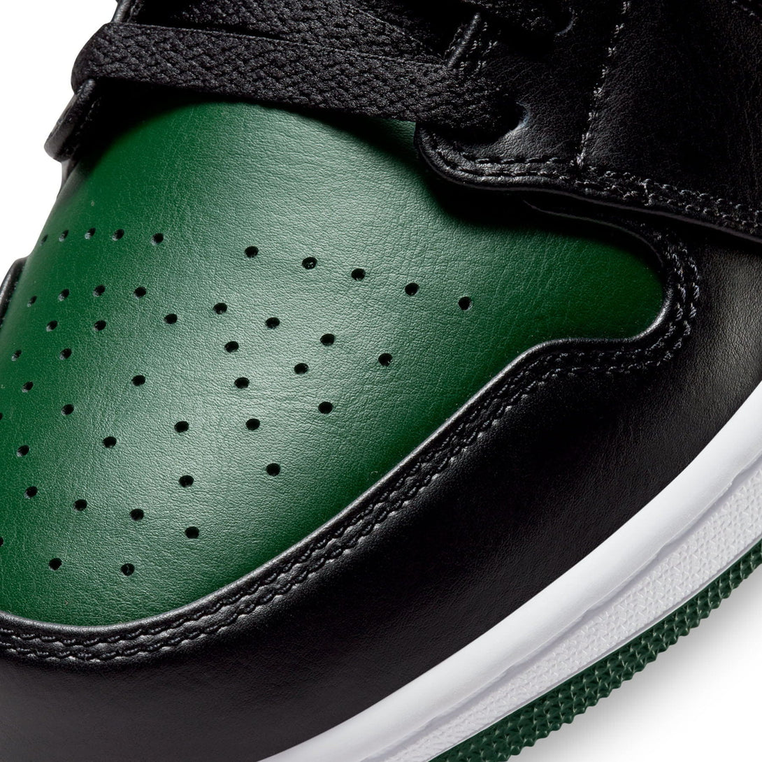 Air Jordan 1 Low 'Green Toe'- Streetwear Fashion - ellesey.com