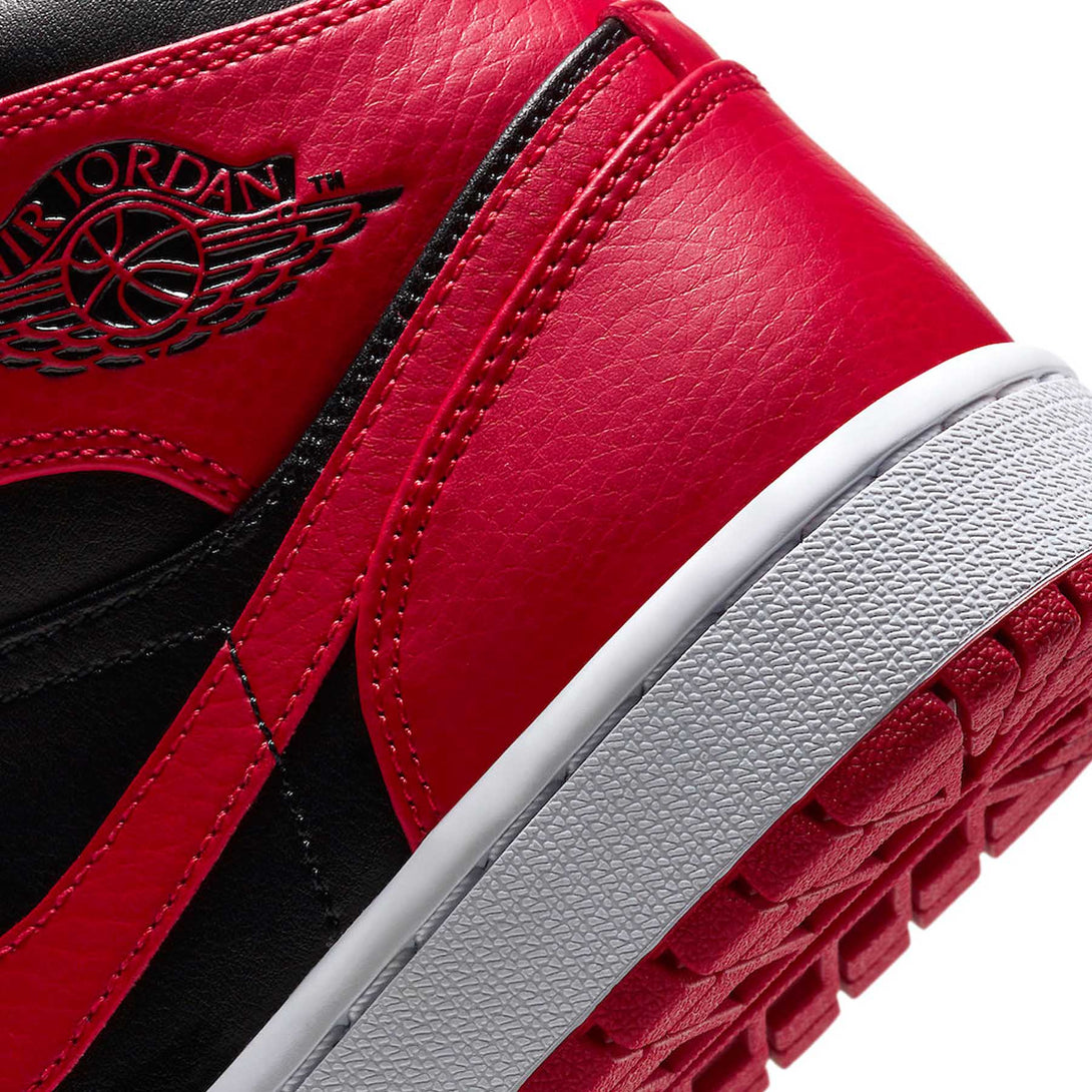 Air Jordan 1 Mid Banned 2020- Streetwear Fashion - ellesey.com