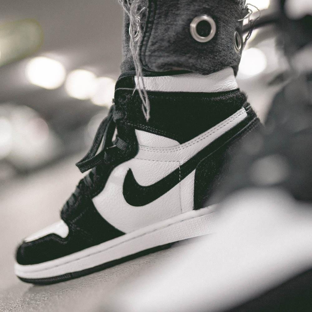 Air Jordan 1 Mid Black White Womens- Streetwear Fashion - ellesey.com