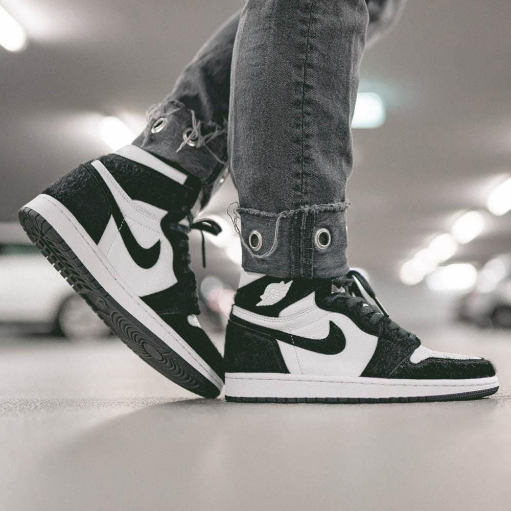 Air Jordan 1 Mid Black White Womens- Streetwear Fashion - ellesey.com