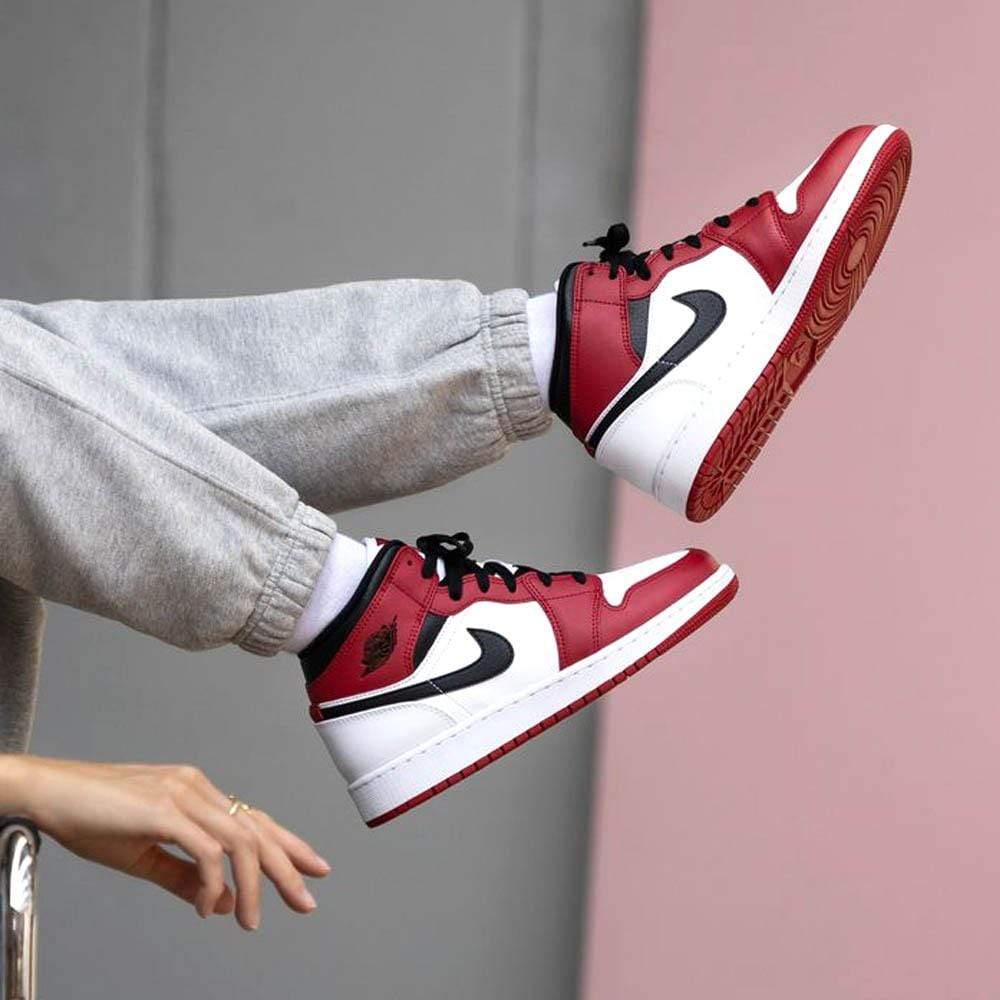 Air Jordan 1 Mid GS Chicago- Streetwear Fashion - ellesey.com