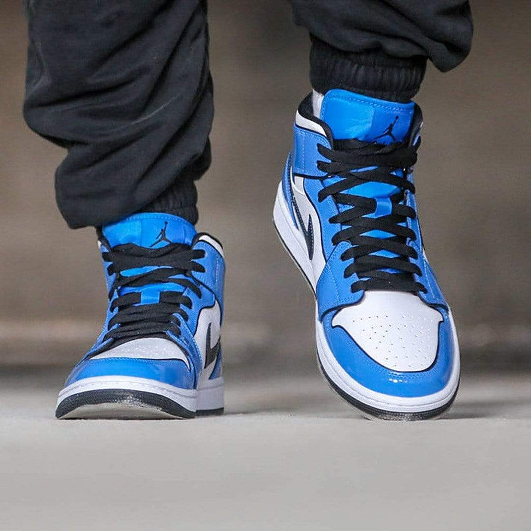 Air Jordan 1 Mid SE 'Signal Blue'- Streetwear Fashion - ellesey.com