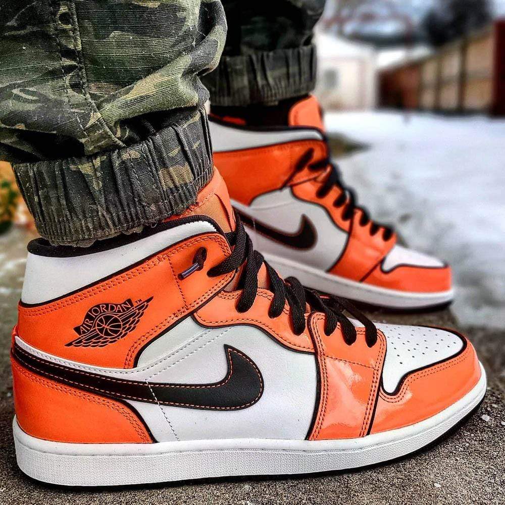 Air Jordan 1 Mid SE 'Turf Orange'- Streetwear Fashion - ellesey.com