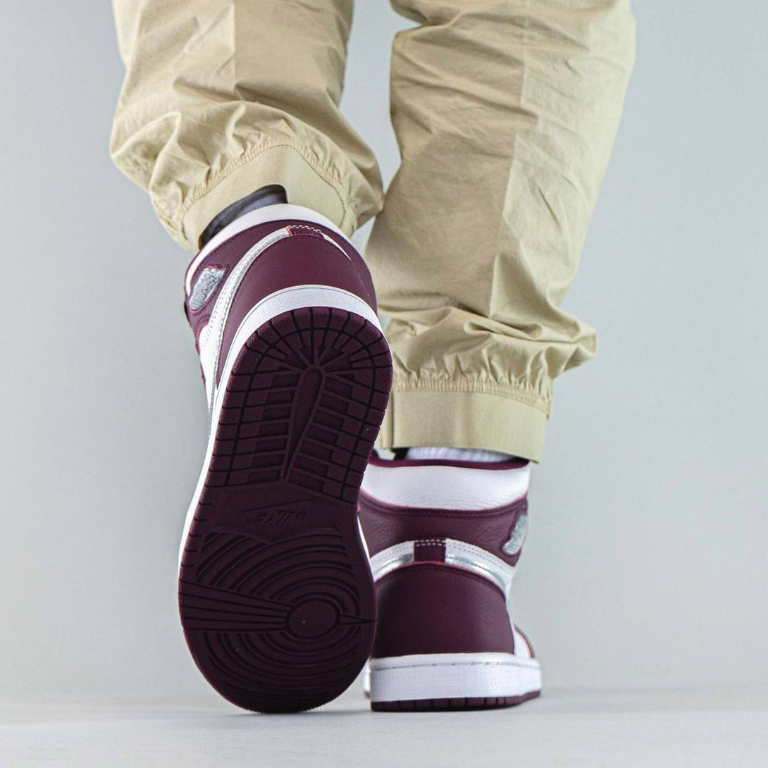 Air Jordan 1 Retro High OG 'Bordeaux'- Streetwear Fashion - ellesey.com