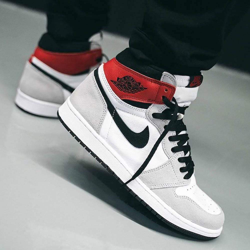 Air Jordan 1 Retro High OG 'Smoke Grey'- Streetwear Fashion - ellesey.com