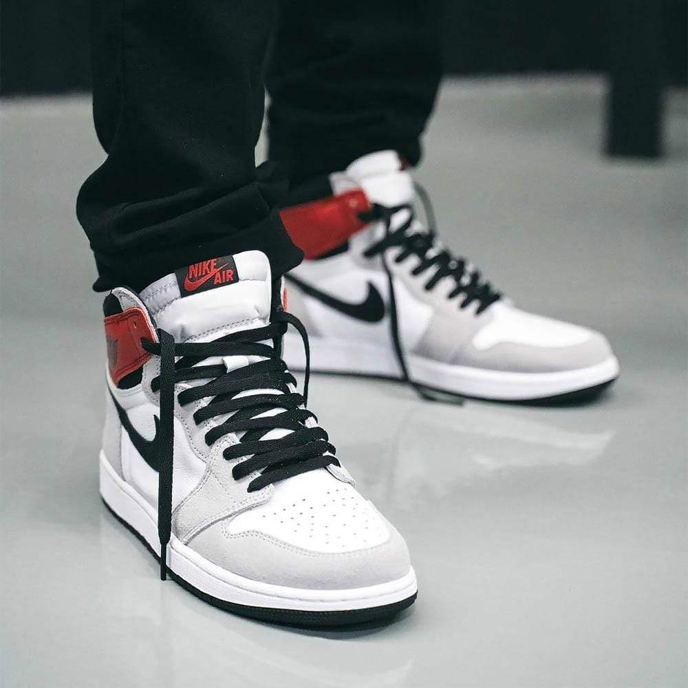 Air Jordan 1 Retro High OG 'Smoke Grey'- Streetwear Fashion - ellesey.com