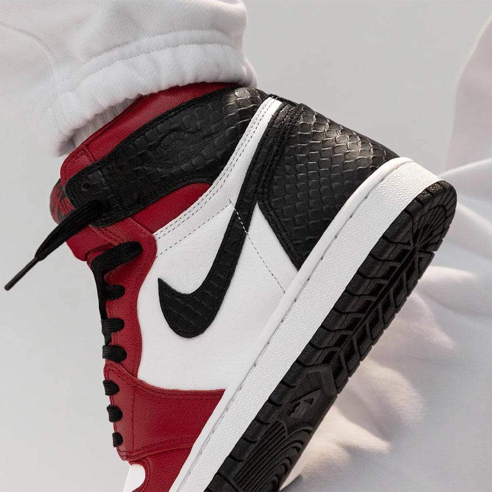 Air Jordan 1 Retro High Satin Snake Chicago (W)- Streetwear Fashion - ellesey.com