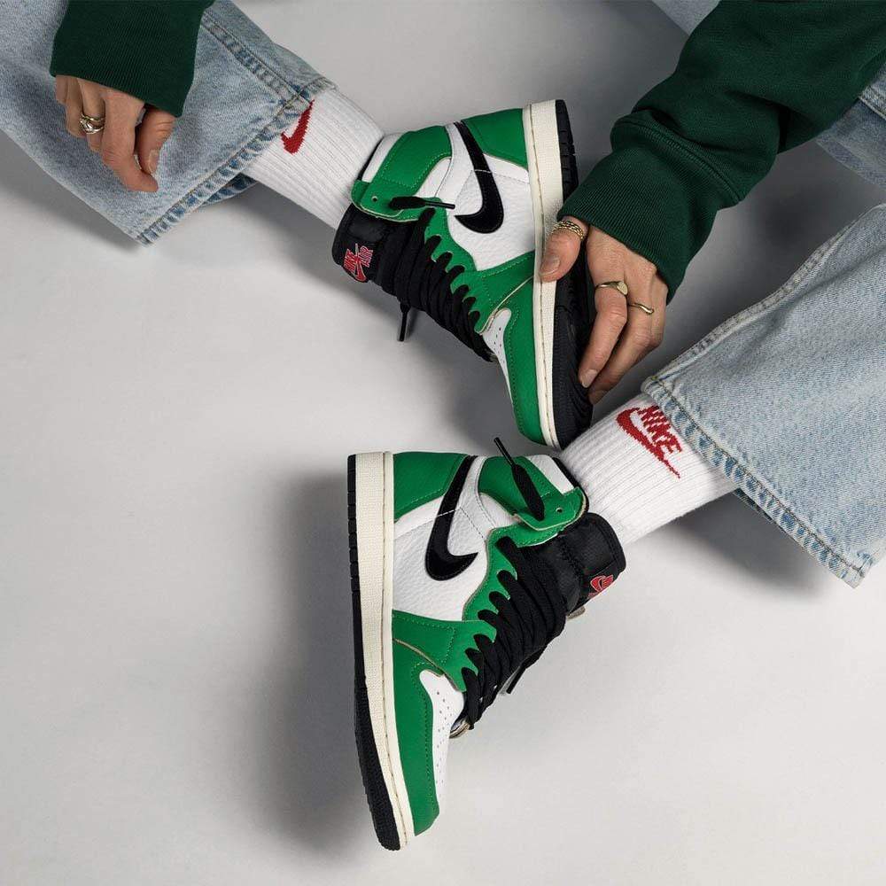 Air Jordan 1 Wmns Retro High OG 'Lucky Green'- Streetwear Fashion - ellesey.com