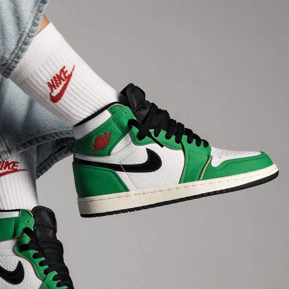 Air Jordan 1 Wmns Retro High OG 'Lucky Green'- Streetwear Fashion - ellesey.com