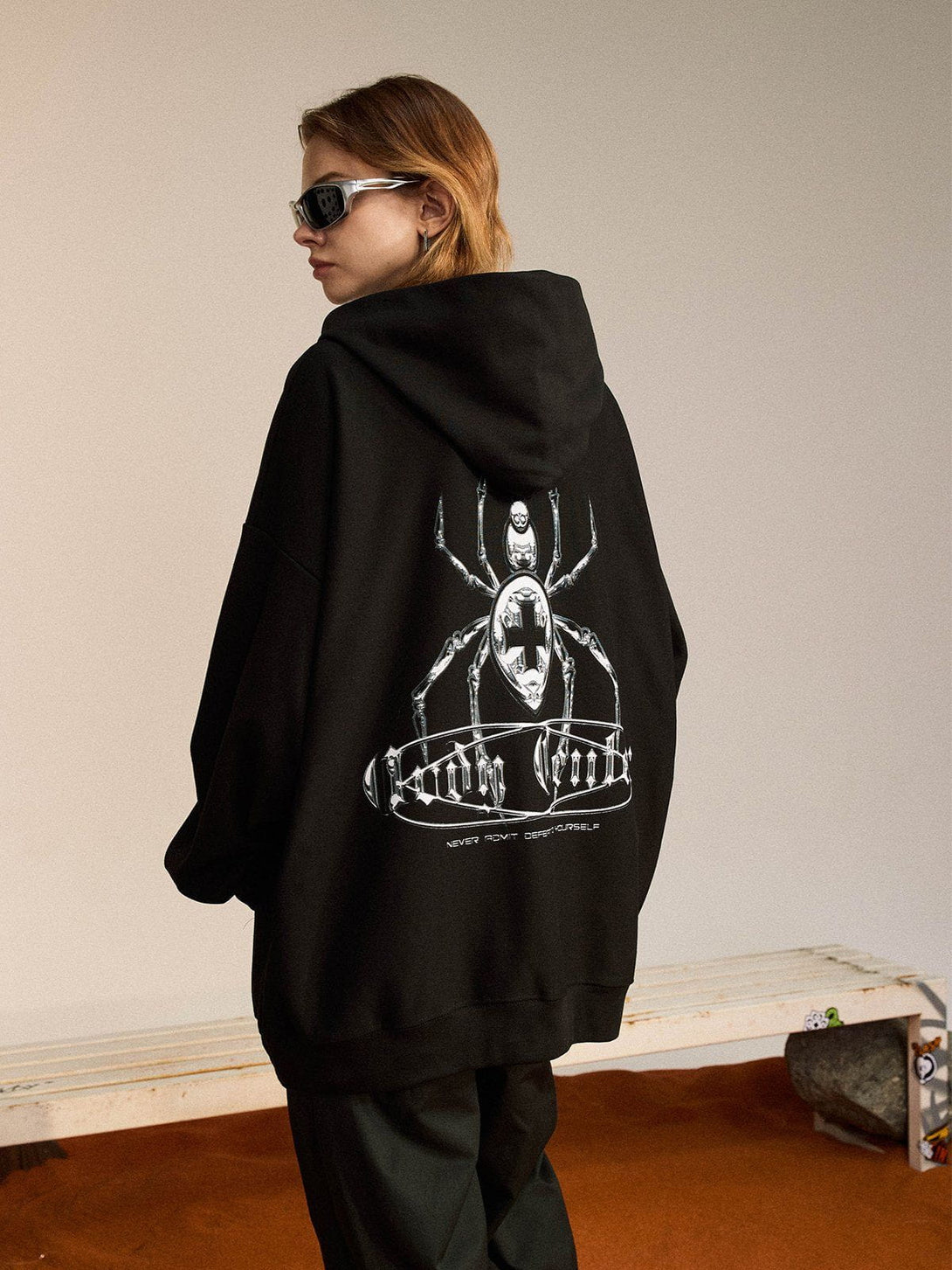 Ellesey - Deadly Venomous Spider Thermo Print Hoodie- Streetwear Fashion - ellesey.com