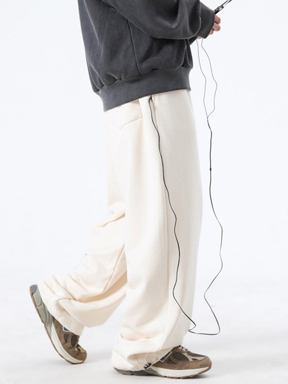 Ellesey - Embroidered Drawstring Pants- Streetwear Fashion - ellesey.com