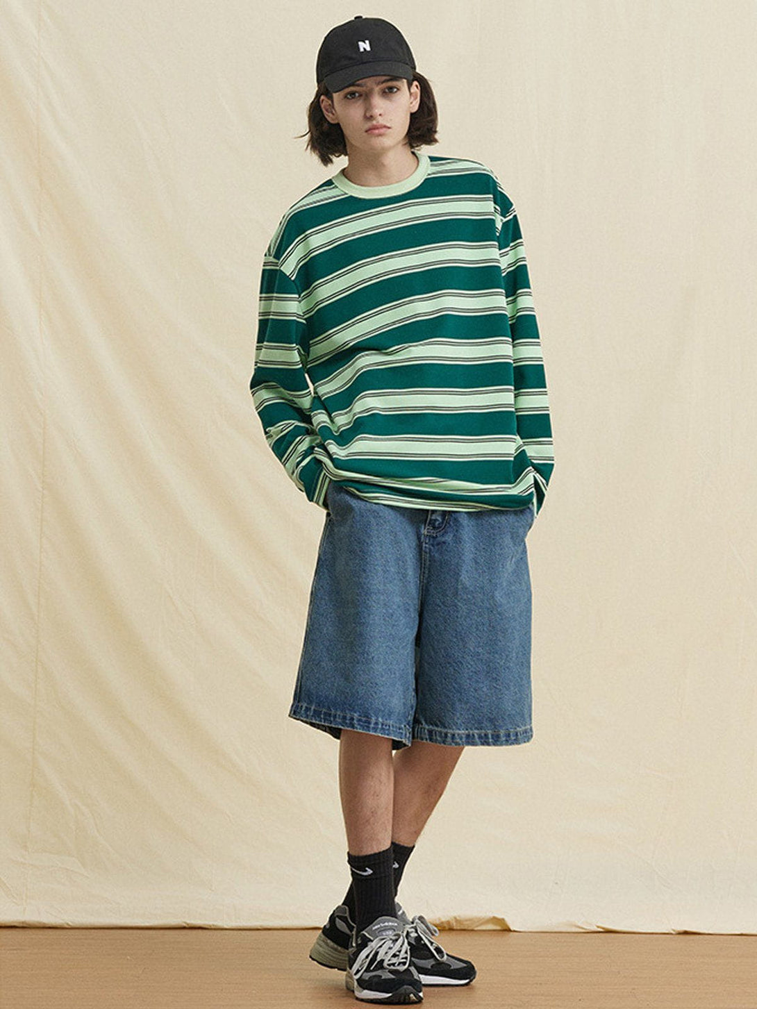 Ellesey - Simple Stripe Sweatshirt- Streetwear Fashion - ellesey.com