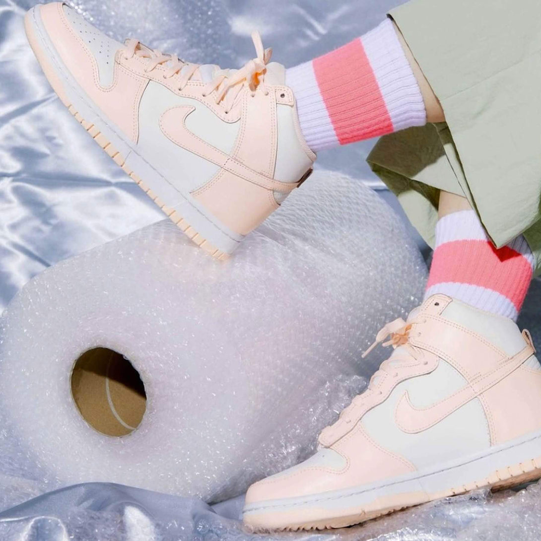 Nike Dunk High Wmns 'Crimson Tint'- Streetwear Fashion - ellesey.com