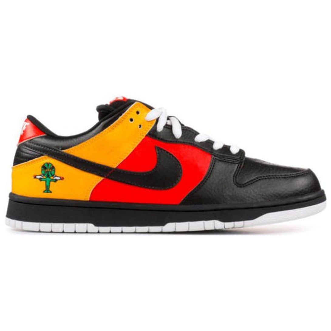 Nike Dunk Low Pro SB Skateboard 'Orange Raygun'- Streetwear Fashion - ellesey.com