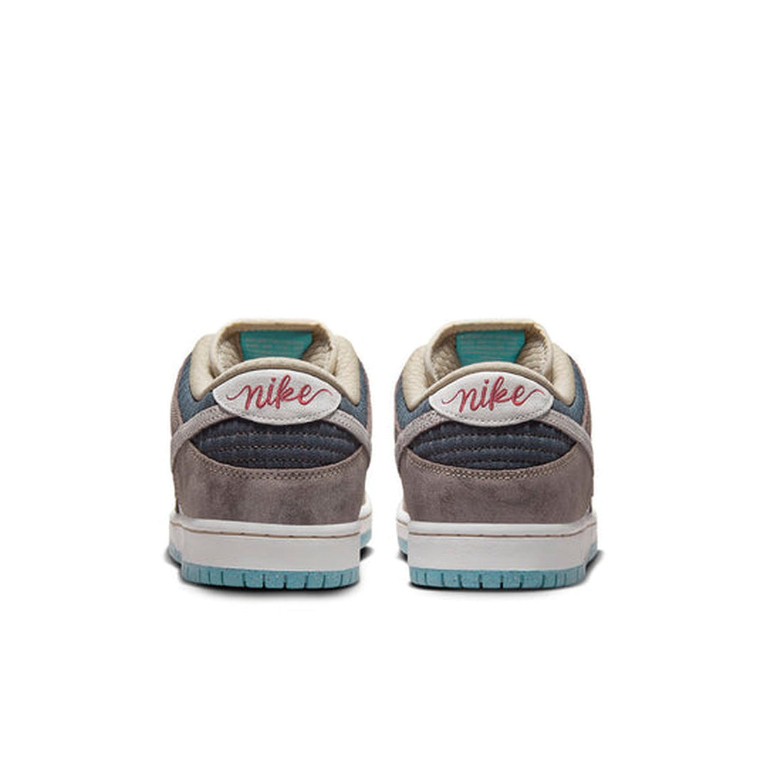 Nike Dunk Low SB 'Big Money Savings'- Streetwear Fashion - ellesey.com