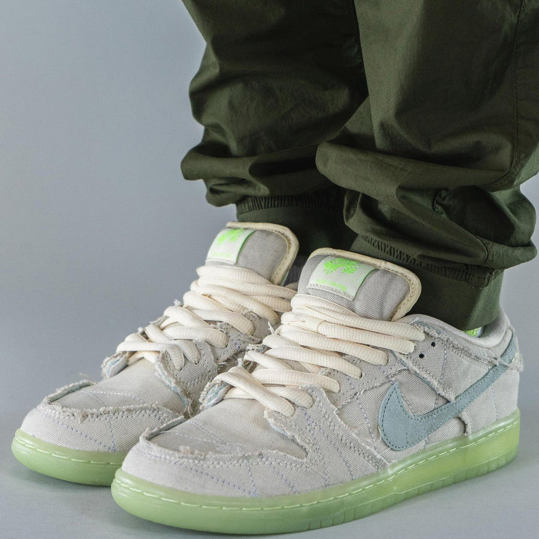 Nike Dunk Low SB 'Mummy'- Streetwear Fashion - ellesey.com