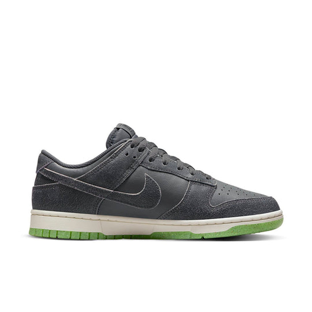 Nike Dunk Low SE 'Halloween - Cauldron'- Streetwear Fashion - ellesey.com