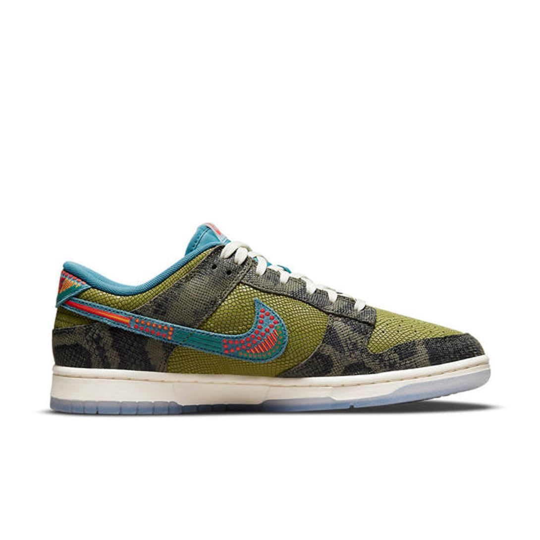 Nike Dunk Low 'SiEMPRE Familia'- Streetwear Fashion - ellesey.com