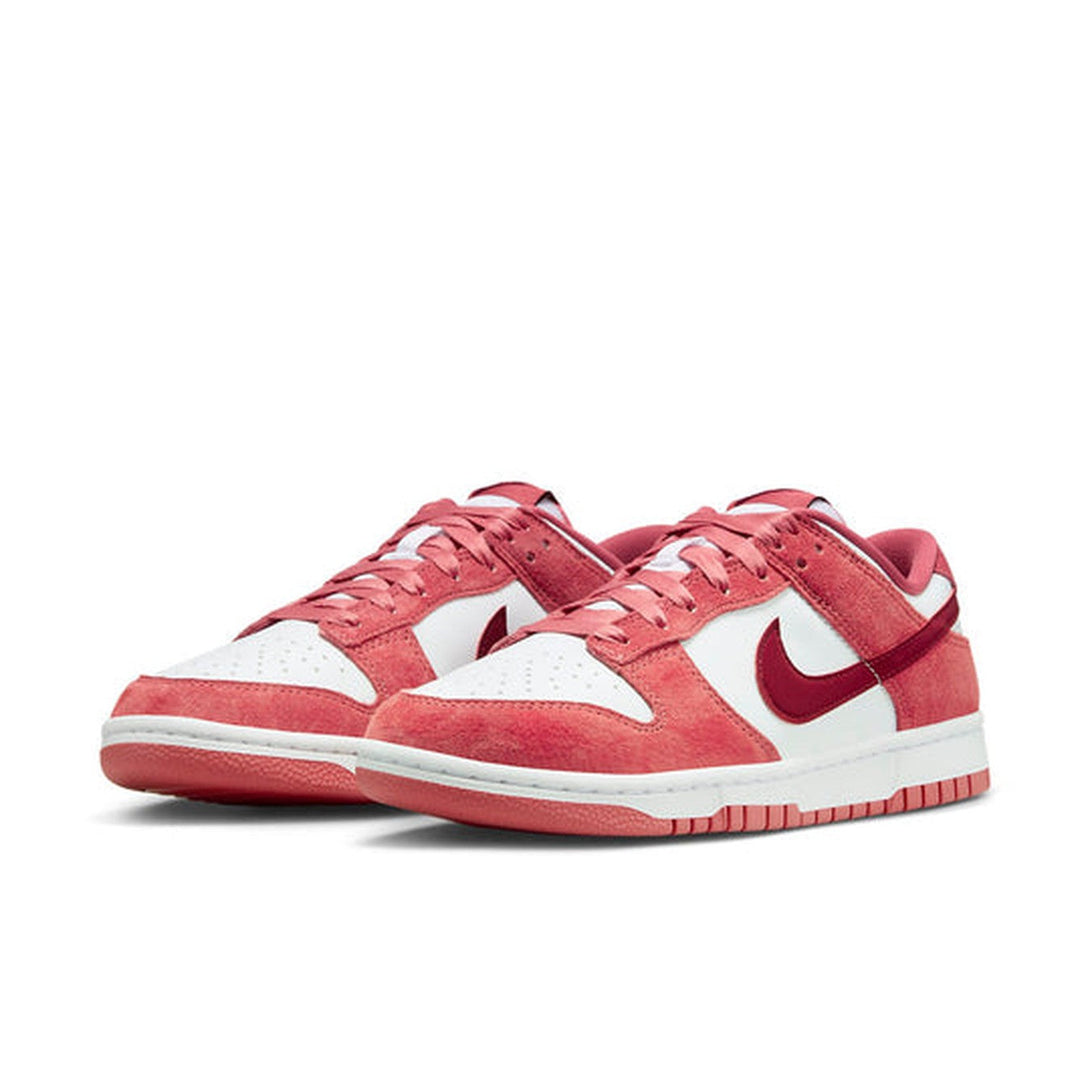 Nike Dunk Low 'Valentines Day'- Streetwear Fashion - ellesey.com