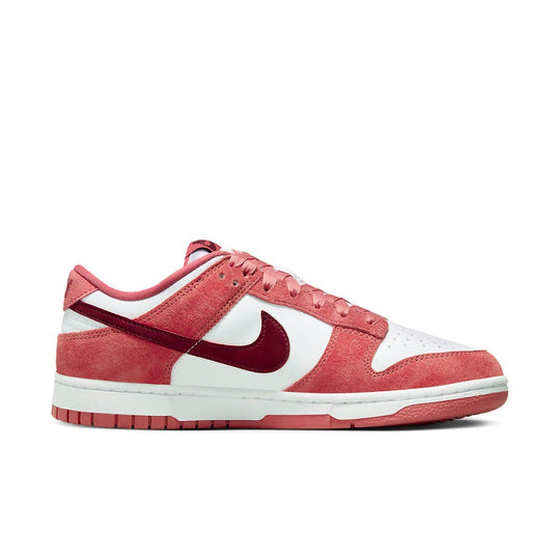 Nike Dunk Low 'Valentines Day'- Streetwear Fashion - ellesey.com