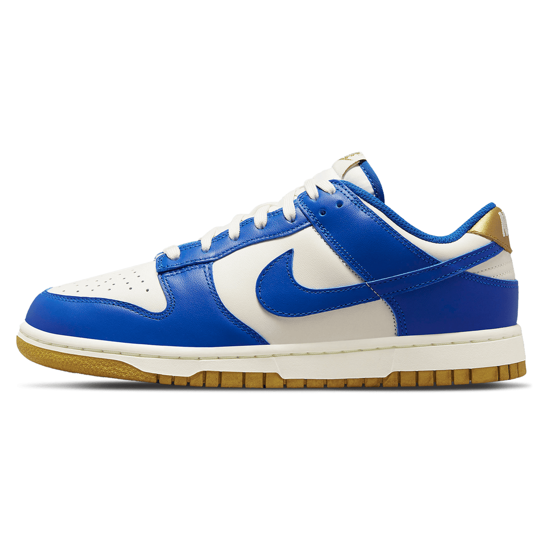 Nike Dunk Low Wmns 'Kansas City Royals'- Streetwear Fashion - ellesey.com