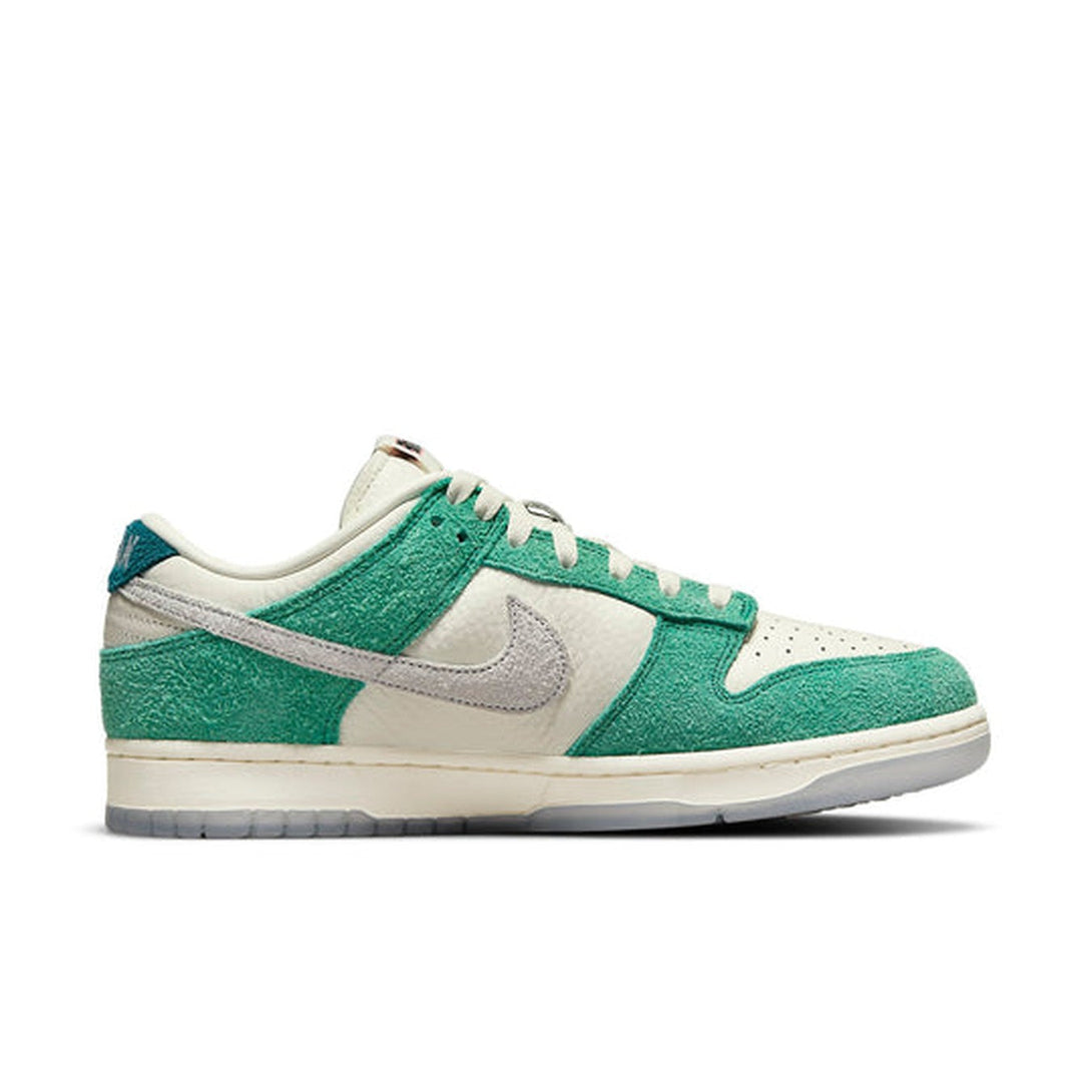 Nike Kasina x Dunk Low 'Road Sign'- Streetwear Fashion - ellesey.com