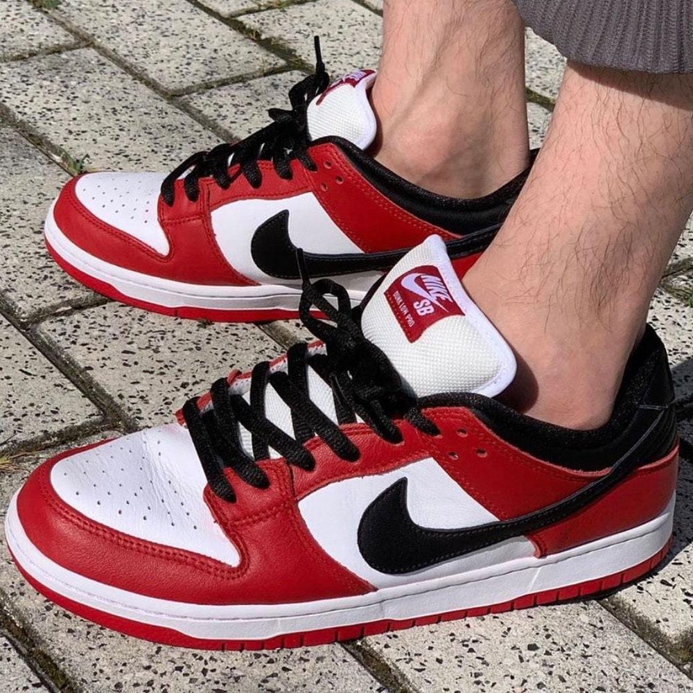 Nike SB Dunk Low Chicago- Streetwear Fashion - ellesey.com