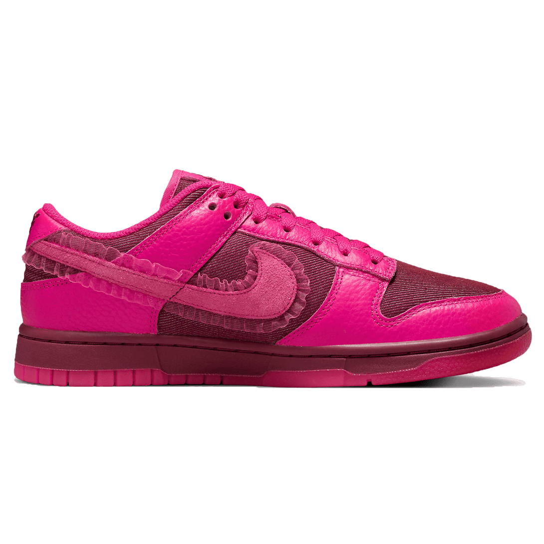 Nike Wmns Dunk Low 'Valentine's Day'- Streetwear Fashion - ellesey.com