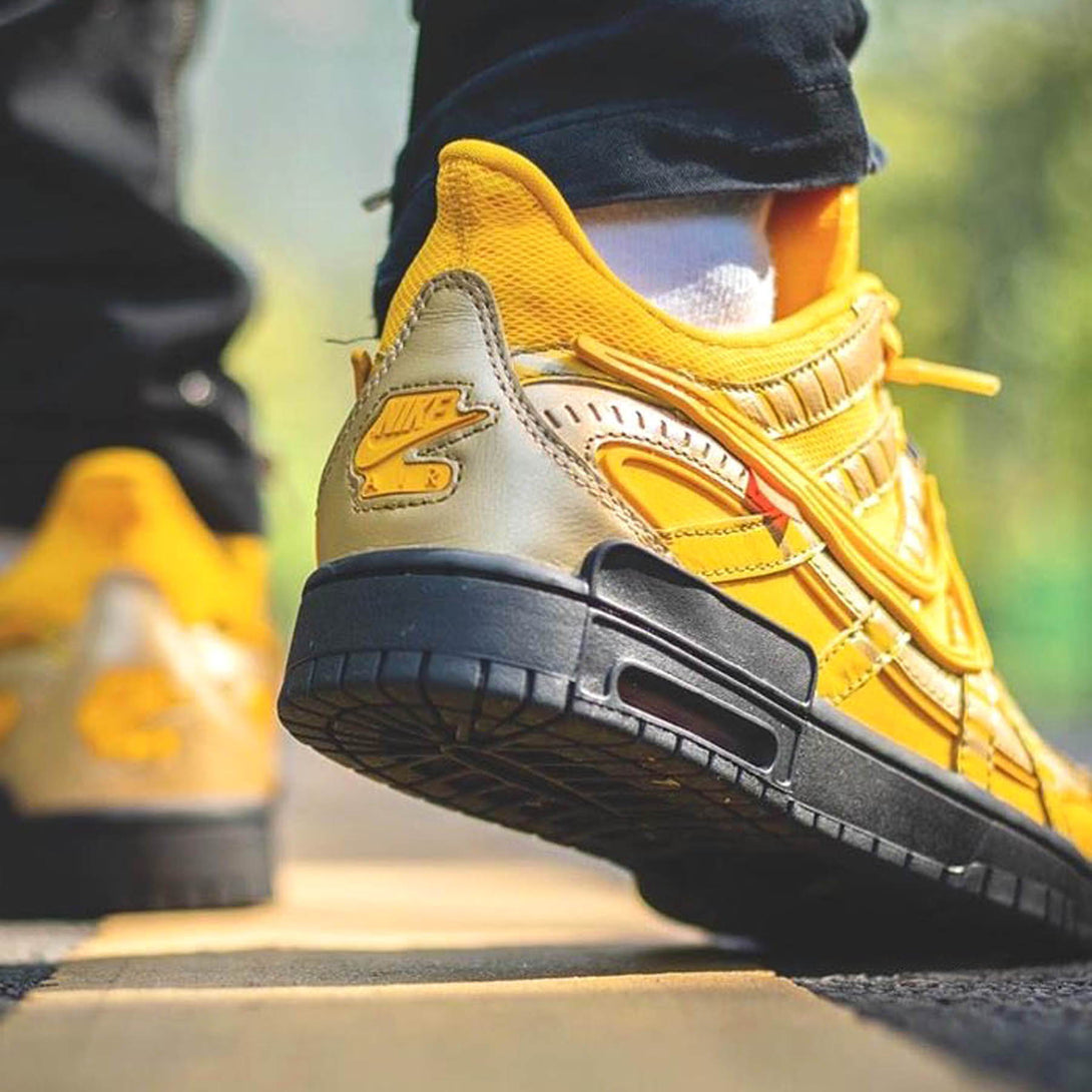 Off-White x Nike Air Rubber Dunk 'University Gold'- Streetwear Fashion - ellesey.com