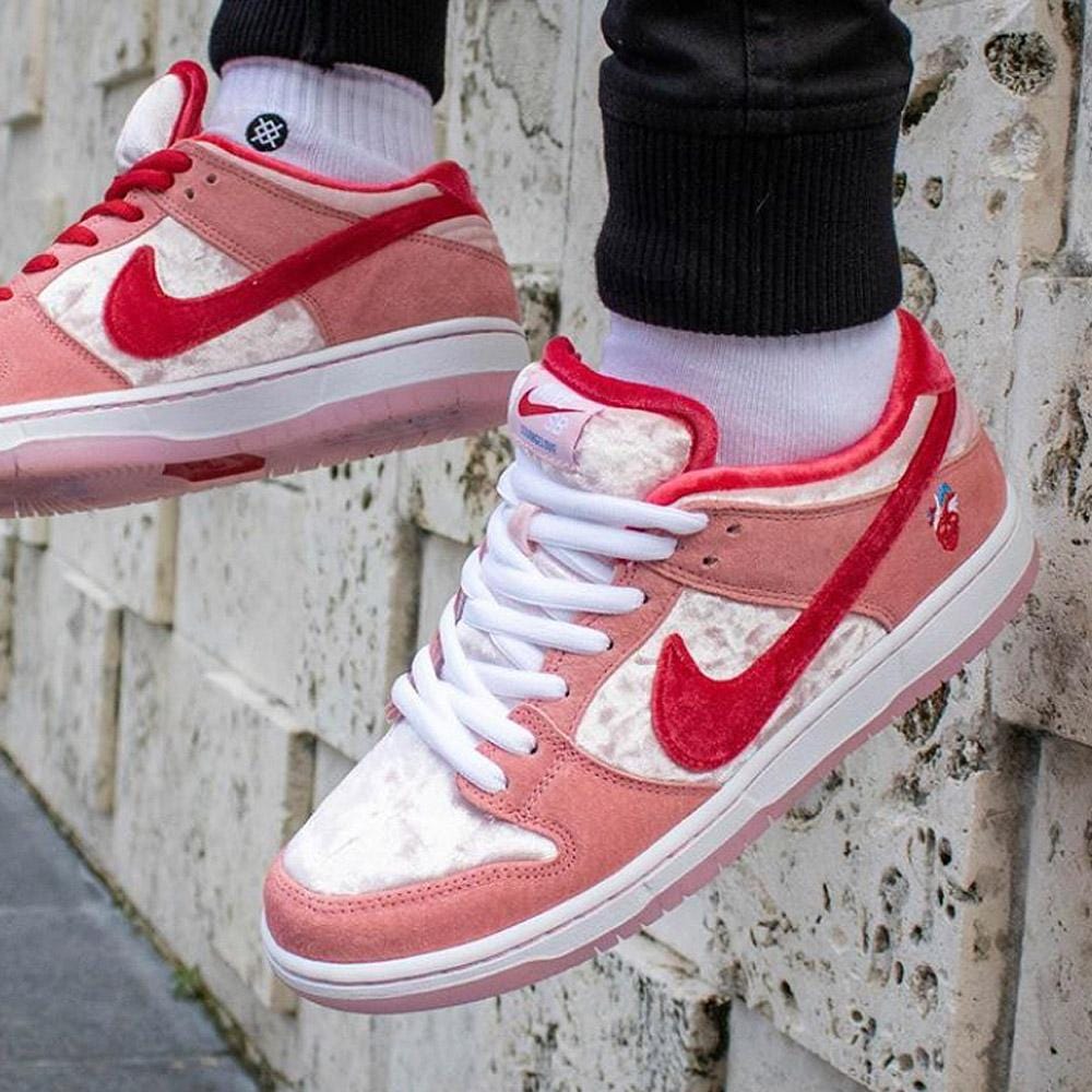 StrangeLove x Nike Dunk Low SB 'Valentine's Day'- Streetwear Fashion - ellesey.com